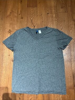 Divided Men's Heather Gray V-Neck Short Sleeve Tee